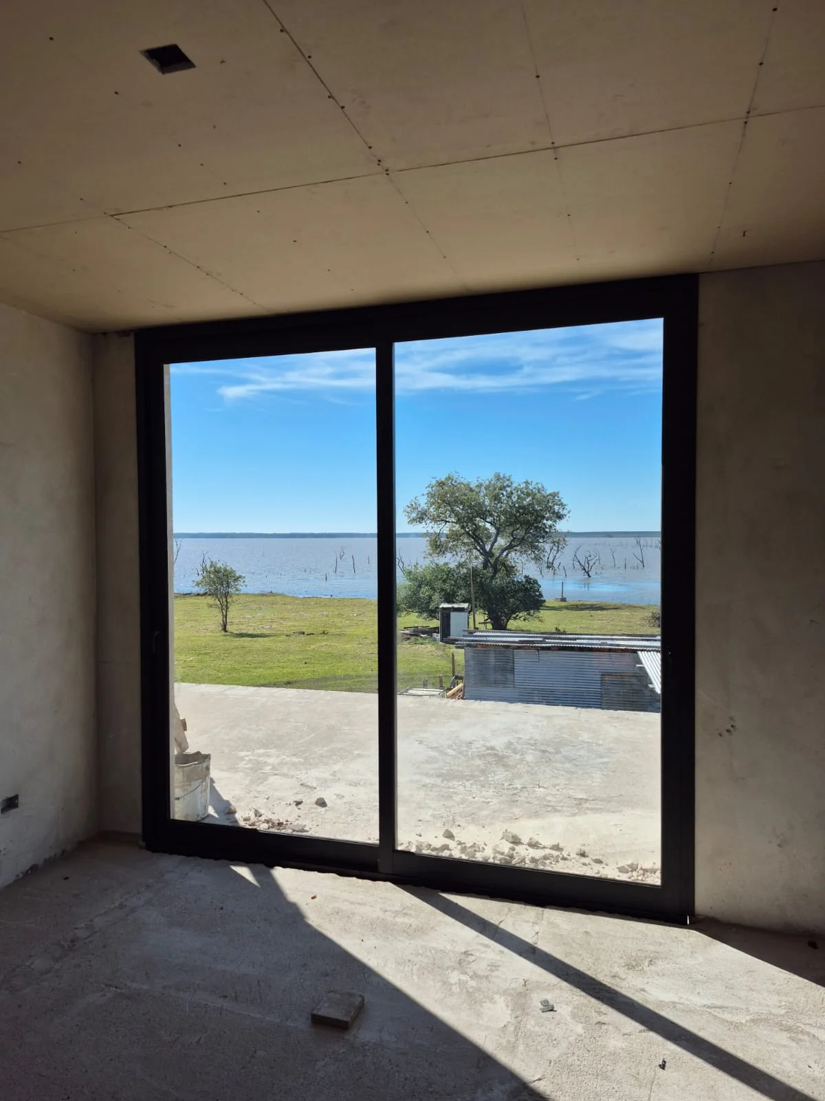 Puerta balcón corrediza de aluminio