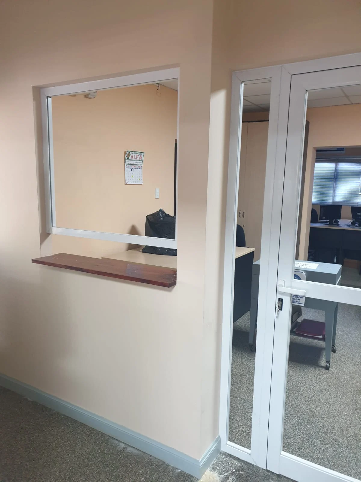 Puerta y ventana de aluminio en una vivienda